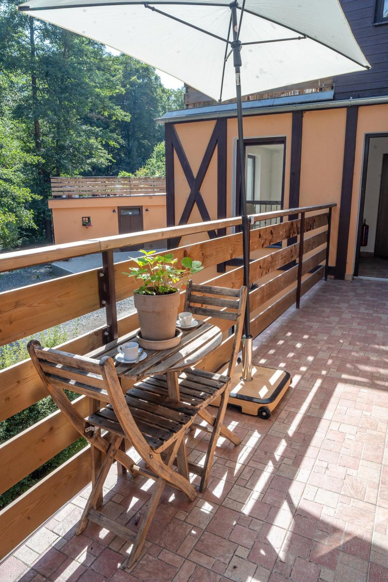 Apartman Spaleny Mlyn Lisnice Εξωτερικό φωτογραφία